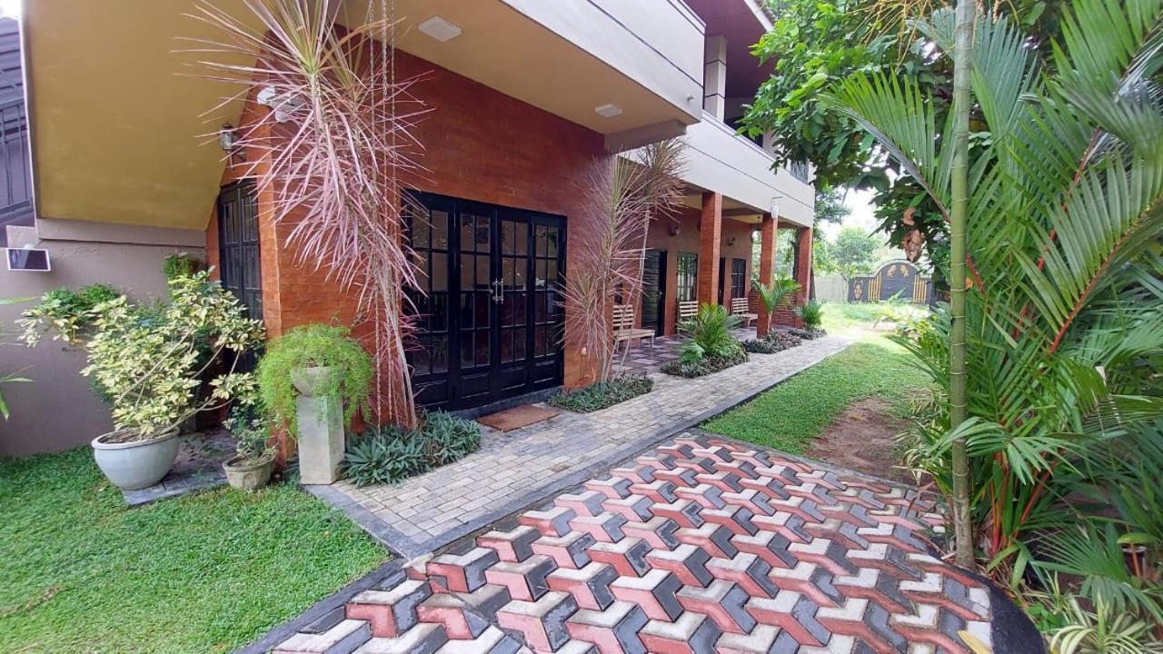Bed and Breakfast Edwin'S Airport Garden Negombo Exterior foto